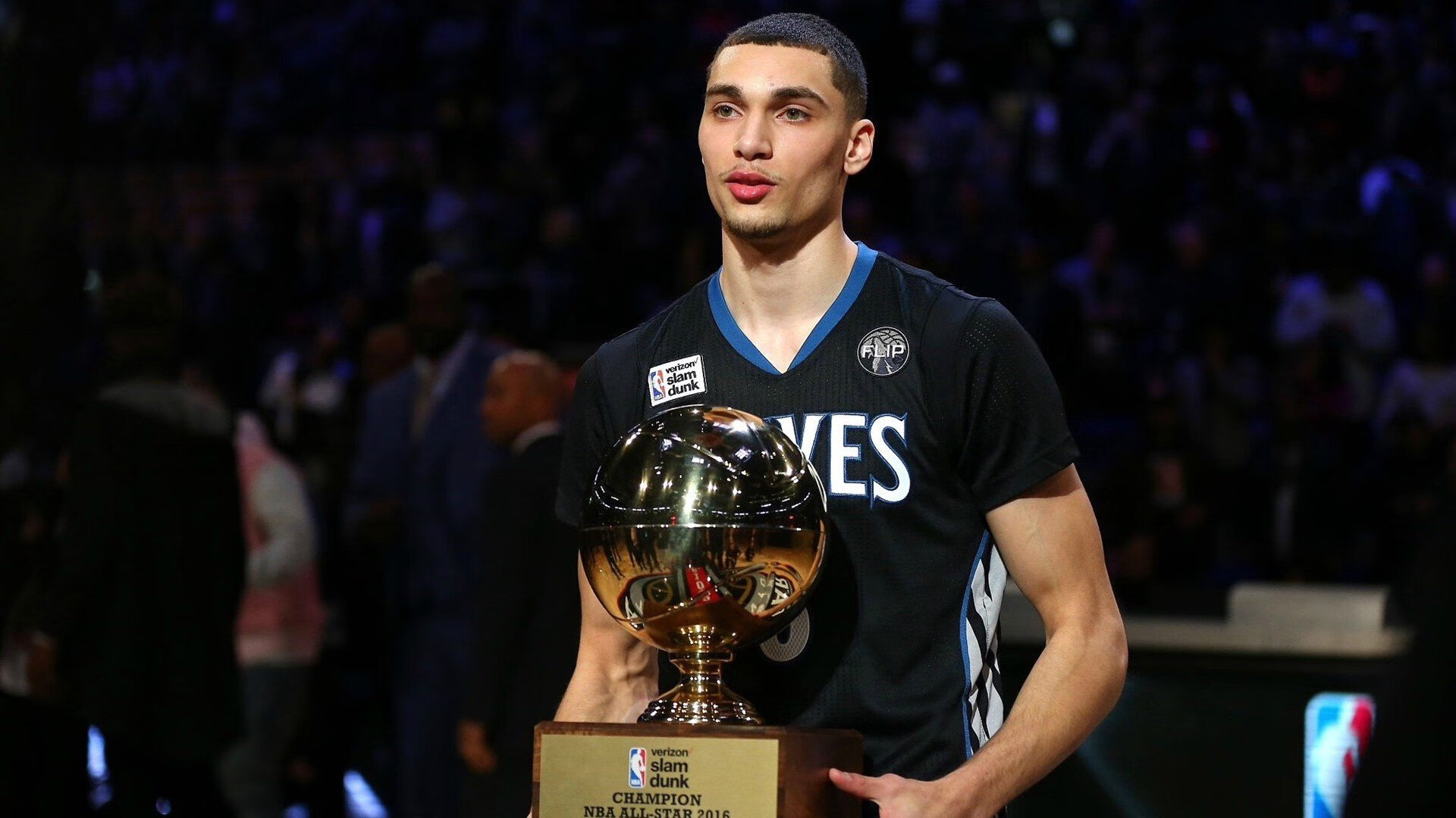 体育新闻中心构建体育赛事多平台同步播出体系，最新的体育新闻报道在哪看